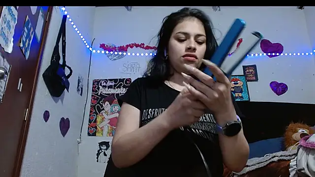 Saray extrovert  online show from 10.05.25