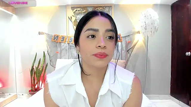 Snapshot of Paula_Desousa chatting on 10.28.25 Paula Desousa online show from 10.28.25