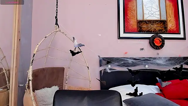 Snapshot of Paula_Desousa chatting on 10.29.25 Paula Desousa online show from 10.29.25