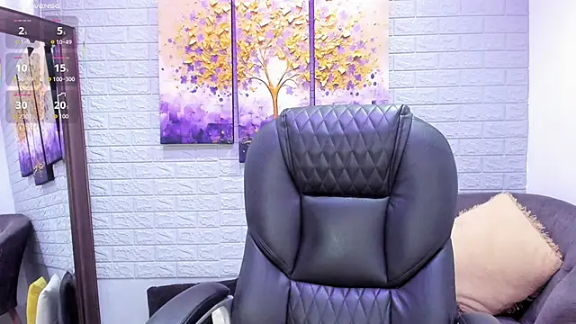 Snapshot of Paula_Desousa chatting on 11.29.25 Paula Desousa online show from 11.29.25