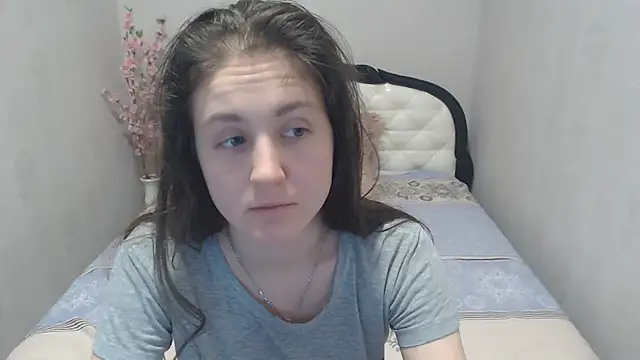 Holliy Cooper online show from 02.05.25