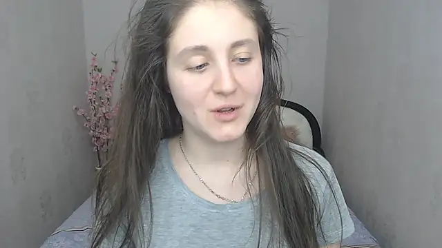 Holliy Cooper online show from 02.05.25