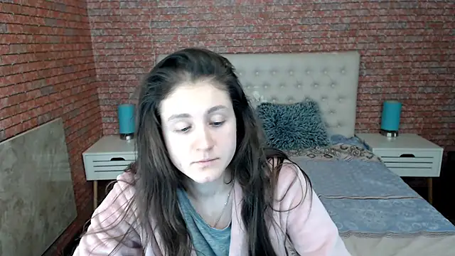 Holliy Cooper online show from 02.08.25