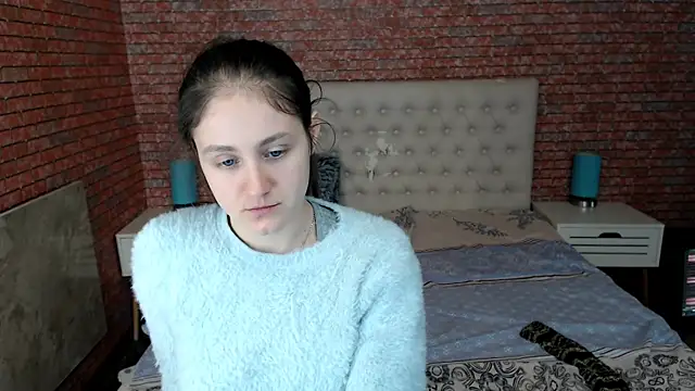 Holliy Cooper online show from 02.11.25