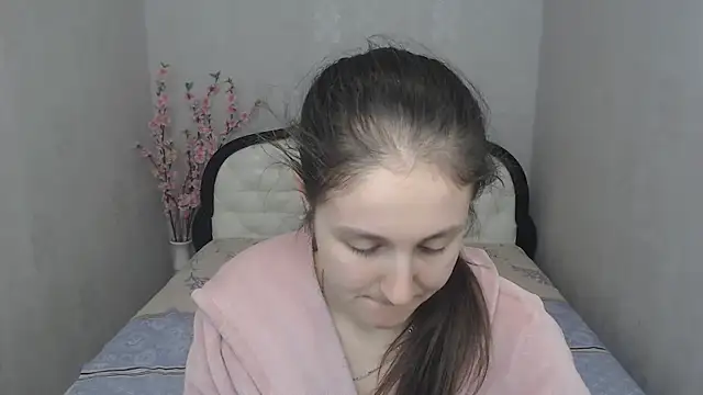 Holliy Cooper online show from 02.13.25