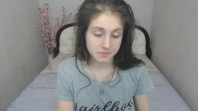 Holliy Cooper online show from 03.06.25