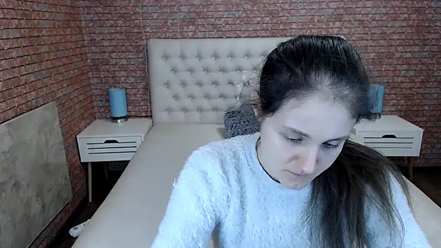 Holliy Cooper online show from 03.10.25