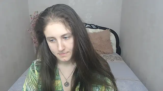 Holliy Cooper online show from 03.12.25