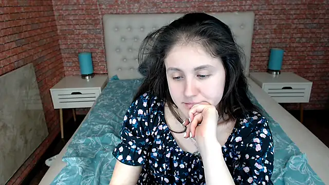 Holliy Cooper online show from 03.17.25