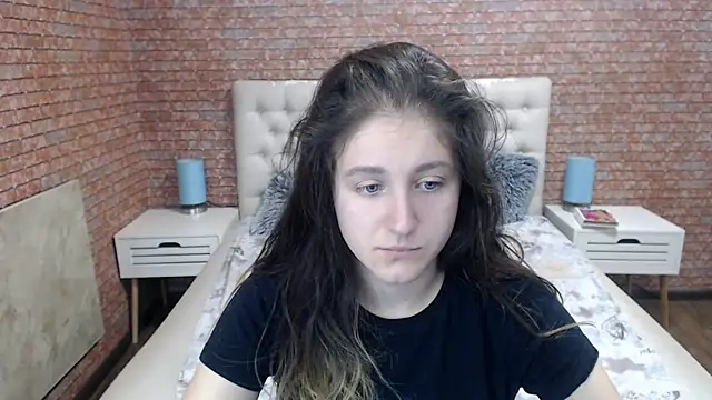 Holliy Cooper online show from 09.17.25