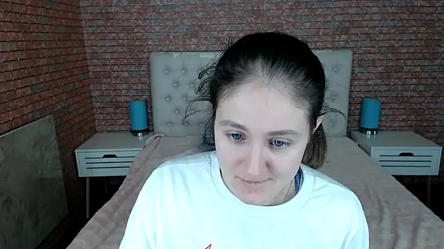 Holliy Cooper online show from 11.20.25