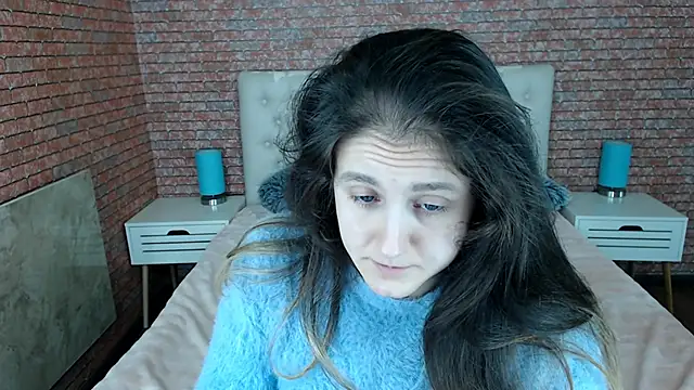 Holliy Cooper online show from 12.02.25