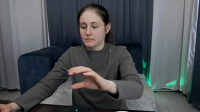 Holliy Cooper online show from 04.24.26