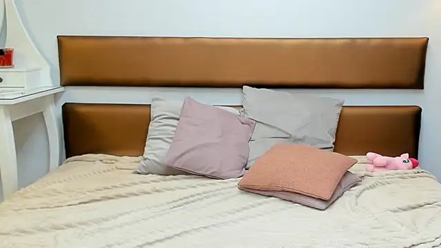 MissYvie online show from 01.16.25