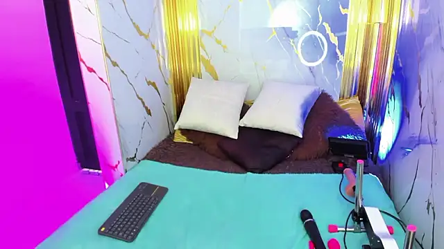 Snapshot of dianamilf chatting on 03.04.26 dianamilf online show from 03.04.26