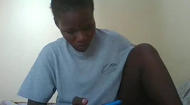 Snapshot of prettychic5 chatting on 12.16.24 prettychic5 online show from 12.16.24