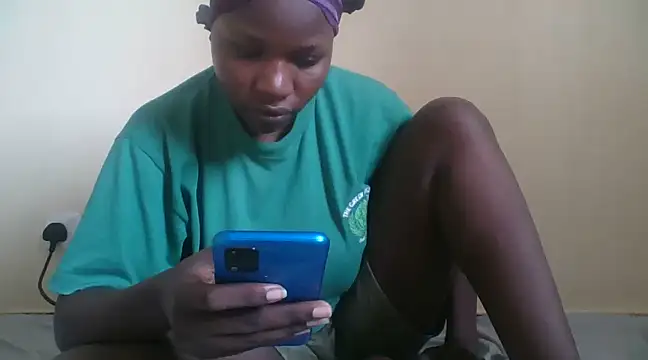 Snapshot of prettychic5 chatting on 12.27.24 prettychic5 online show from 12.27.24