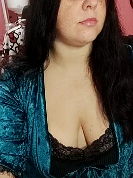 Snapshot of ErikaVlovely chatting on 10.12.25 ErikaVlovely online show from 10.12.25