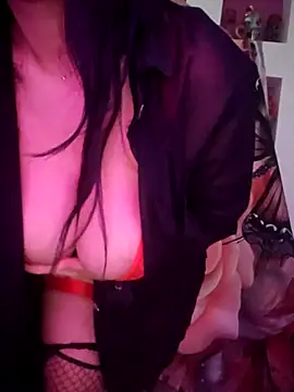 Snapshot of Zeina2024 chatting on 12.21.25 Zeina2024 online show from 12.21.25