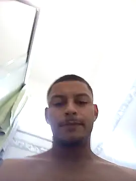 Snapshot of emrehliug12 chatting on 04.01.26 emrehliug12 online show from 04.01.26