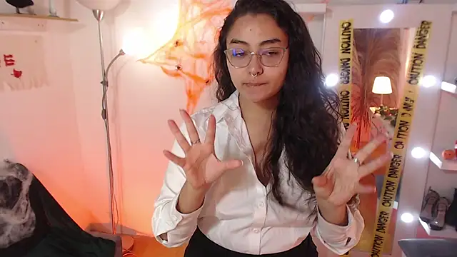  Kim  M online show from 10.21.25