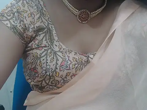 Snapshot of Lovely_Siri_23 chatting on 05.18.26 Lovely Siri 23 online show from 05.18.26