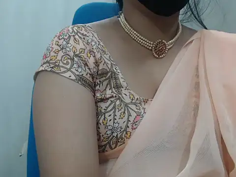 Snapshot of Lovely_Siri_23 chatting on 07.28.26 Lovely Siri 23 online show from 07.28.26