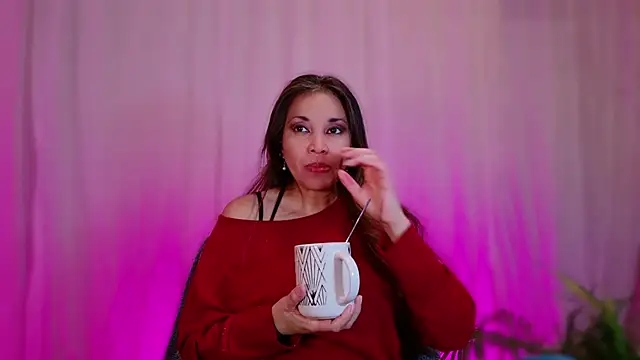 Snapshot of DivineLynn chatting on 01.16.25 DivineLynn online show from 01.16.25