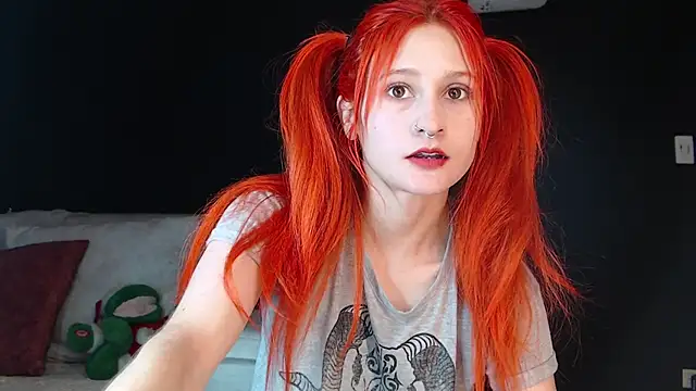 Snapshot of skinny_Raven chatting on 12.20.25 skinny Raven online show from 12.20.25