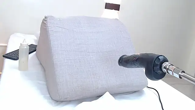 Snapshot of _julyy_ chatting on 03.14.25  julyy  online show from 03.14.25