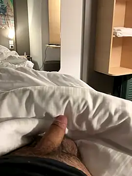 Snapshot of neugrg chatting on 10.01.25 neugrg online show from 10.01.25