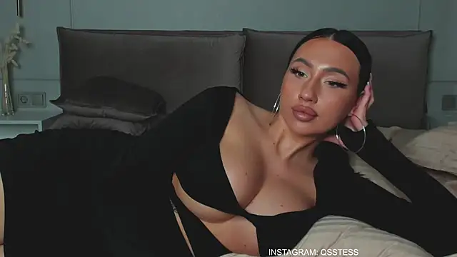 Snapshot of qsstess chatting on 02.20.25 qsstess online show from 02.20.25