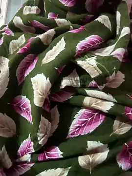 Snapshot of Raniaa chatting on 03.22.25 Raniaa online show from 03.22.25