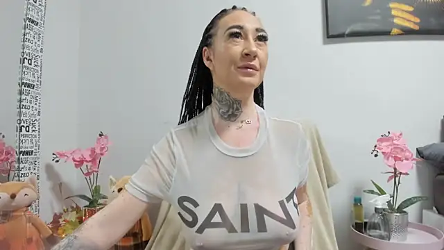 Rayanablackandwhite online show from 10.05.25