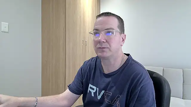 BrettJ81 online show from 10.12.25