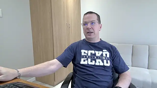 BrettJ81 online show from 10.17.25