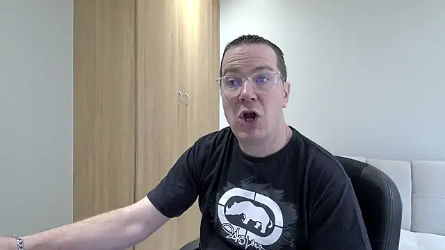 BrettJ81 online show from 10.18.25