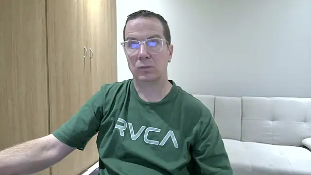 BrettJ81 online show from 04.18.26