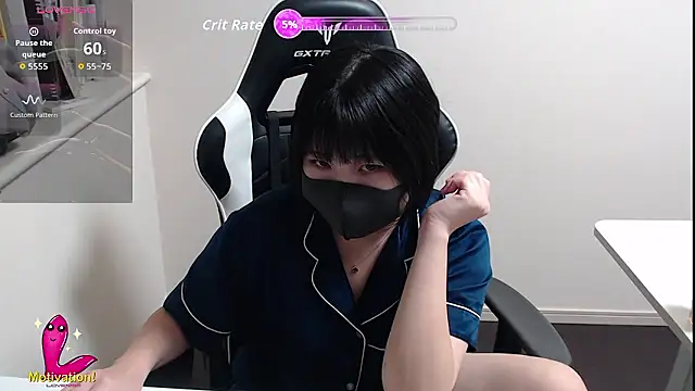 Snapshot of mimika0403 chatting on 12.19.25 mimika0403 online show from 12.19.25