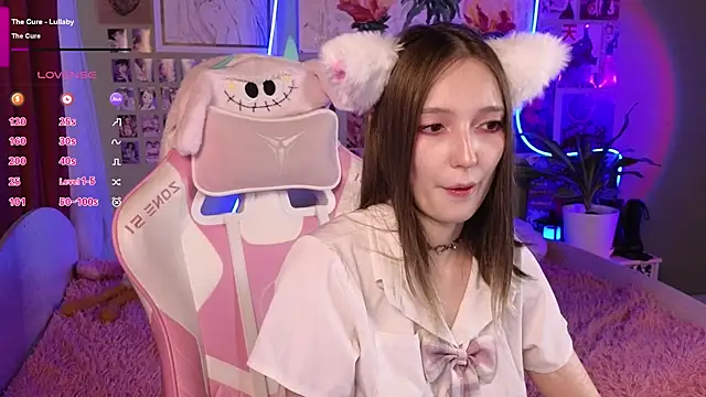 Snapshot of Evie_Ro chatting on 05.17.26 Evie Ro online show from 05.17.26