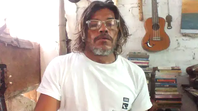 Snapshot of kvr27 chatting on 04.21.26 kvr27 online show from 04.21.26