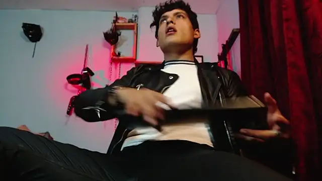 dom2travelersss online show from 10.13.25