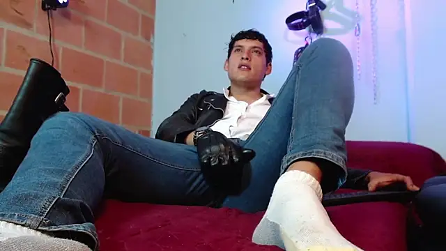 dom2travelersss online show from 10.14.25