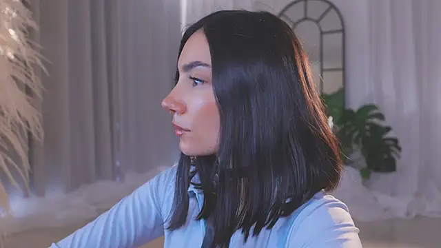 AmyArmstrong online show from 11.22.25