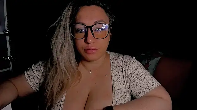 Snapshot of CumOnMy_Tits chatting on 04.29.26 CumOnMy Tits online show from 04.29.26