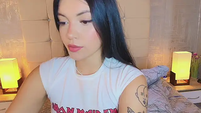 Snapshot of Baby_Venuss chatting on 01.14.25 Baby Venuss online show from 01.14.25