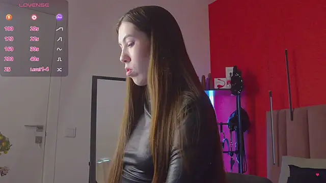 Snapshot of SweetySonya chatting on 04.30.26 SweetySonya online show from 04.30.26
