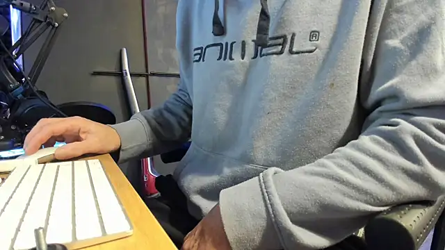 Snapshot of McPherson72 chatting on 02.20.25 McPherson72 online show from 02.20.25