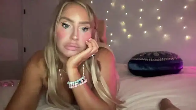 Snapshot of Fitnessbabe69 chatting on 10.05.25 Fitnessbabe69 online show from 10.05.25